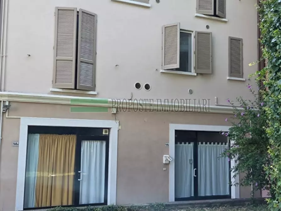 Immagine 1 di Negozio in vendita  in Via Castello a Rodengo-Saiano