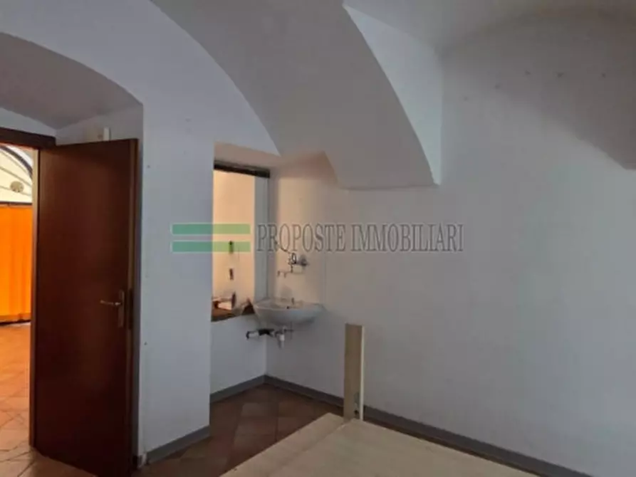 Immagine 10 di Negozio in vendita  in Via Castello a Rodengo-Saiano