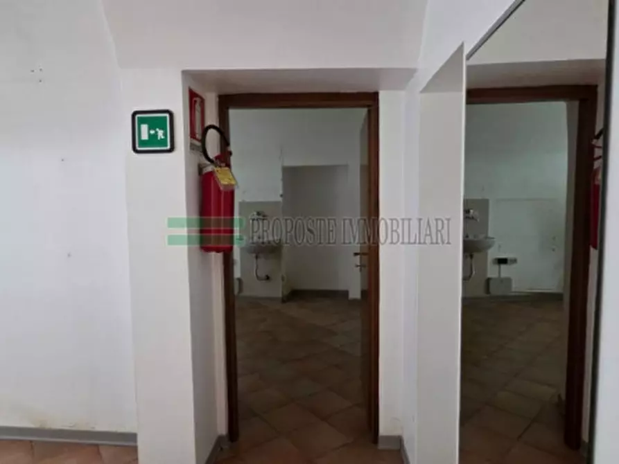 Immagine 13 di Negozio in vendita  in Via Castello a Rodengo-Saiano