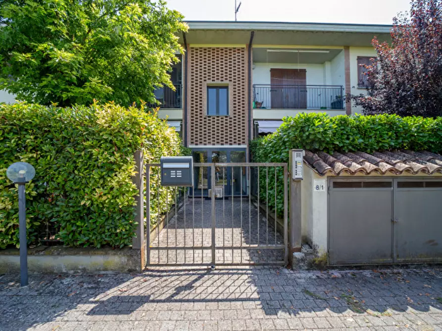 Immagine 1 di Appartamento in vendita  in Strada Sant'Anna in Martorano, 8 a Parma