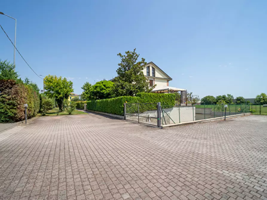 Immagine 24 di Appartamento in vendita  in Strada Sant'Anna in Martorano, 8 a Parma