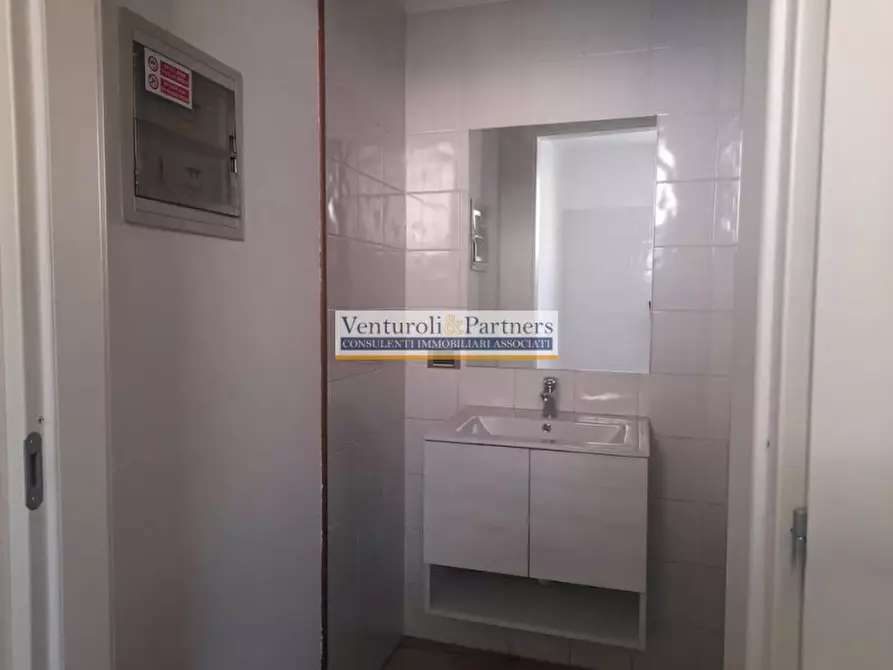 Immagine 4 di Ufficio in affitto  in Piazza Giuseppe Garibaldi a Desenzano Del Garda