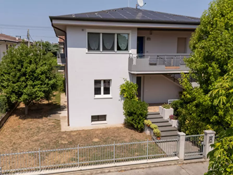 Immagine 1 di Casa bifamiliare in vendita  in Viale del Bersagliere a Zimella