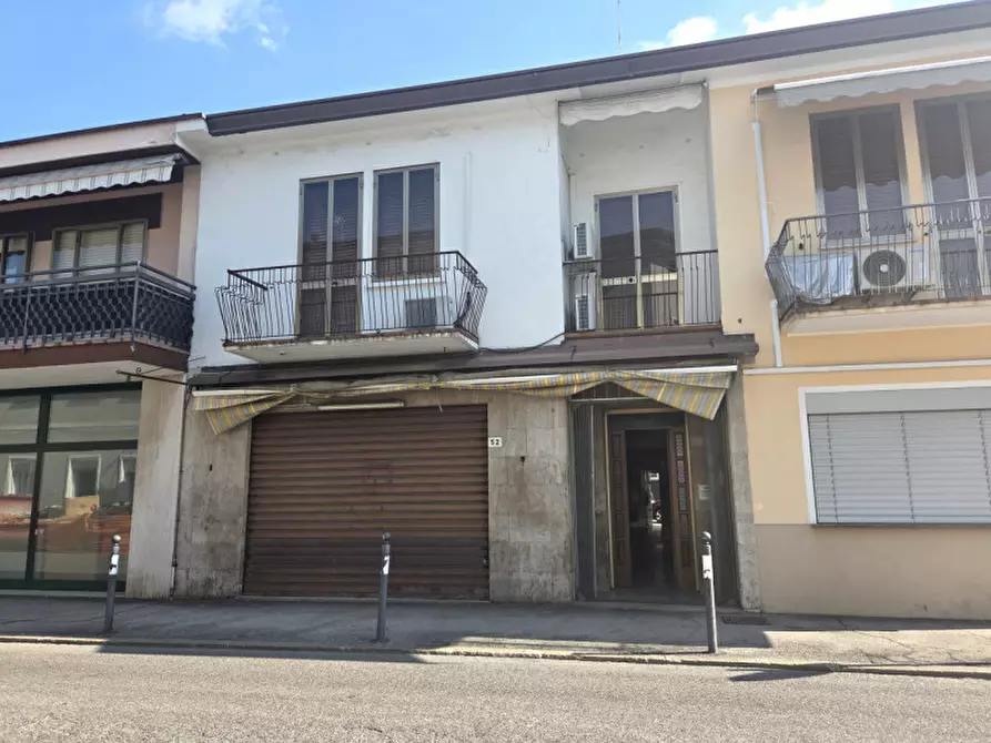 Immagine 1 di Palazzo in vendita  in Via Petrarca a Abano Terme