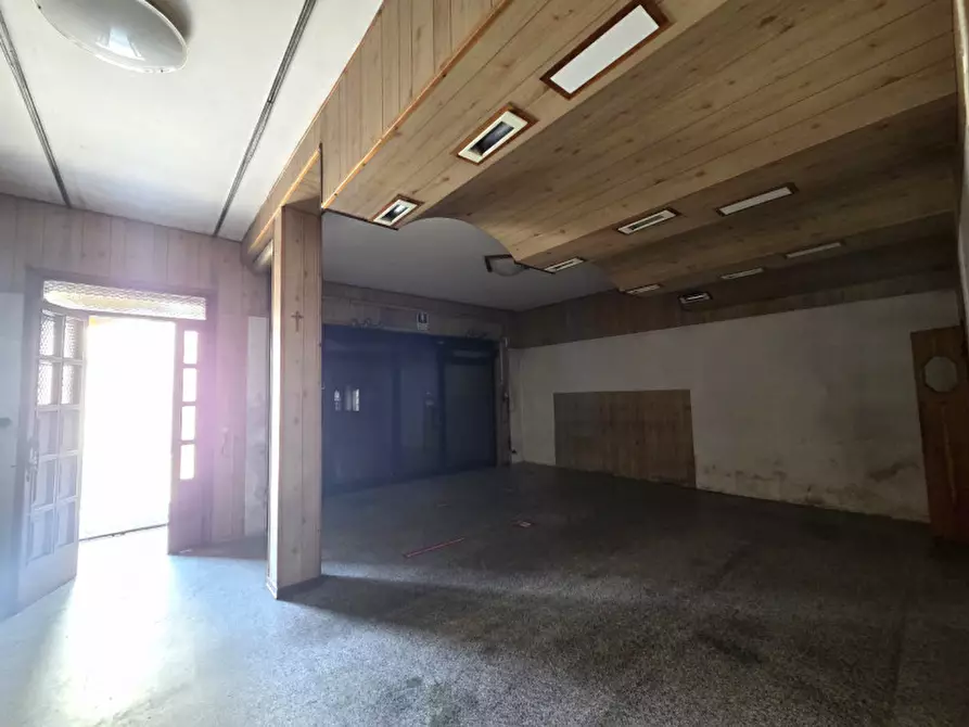 Immagine 2 di Palazzo in vendita  in Via Petrarca a Abano Terme