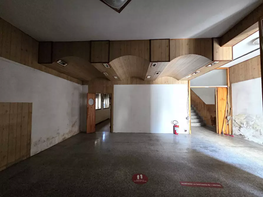 Immagine 3 di Palazzo in vendita  in Via Petrarca a Abano Terme