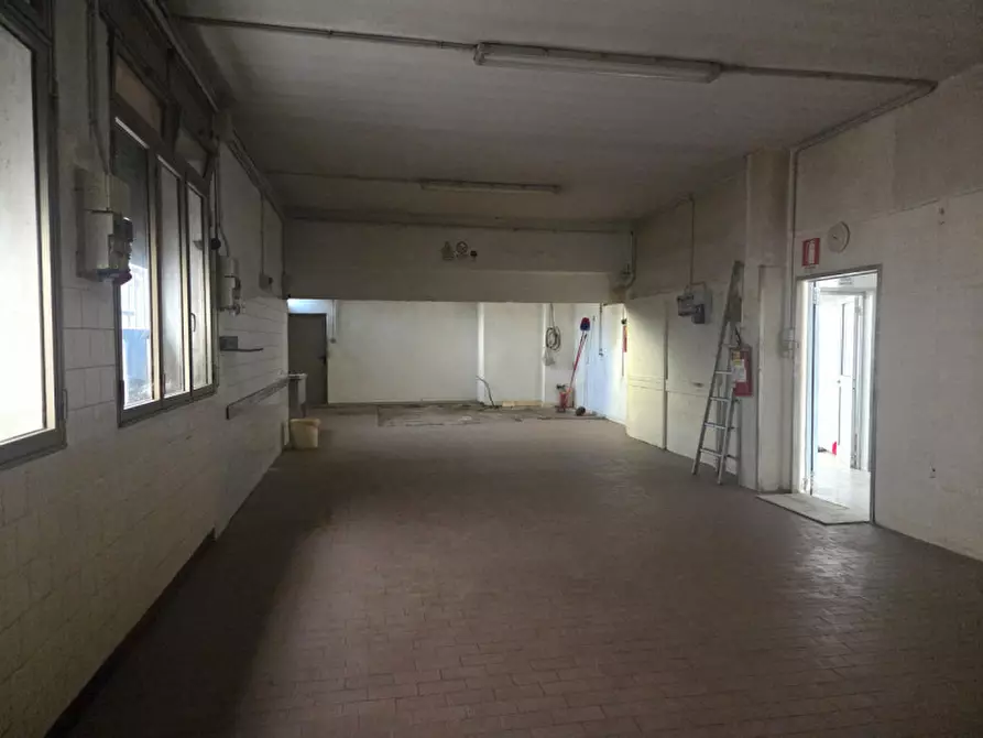 Immagine 4 di Palazzo in vendita  in Via Petrarca a Abano Terme