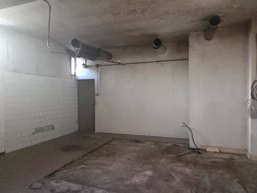 Immagine 5 di Palazzo in vendita  in Via Petrarca a Abano Terme