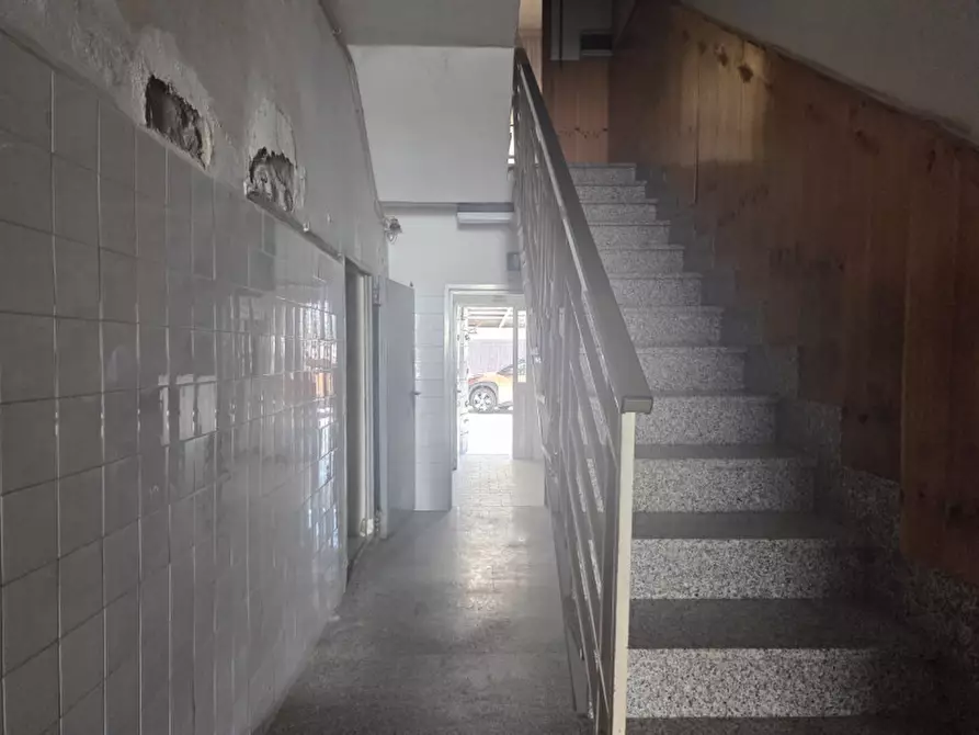 Immagine 9 di Palazzo in vendita  in Via Petrarca a Abano Terme