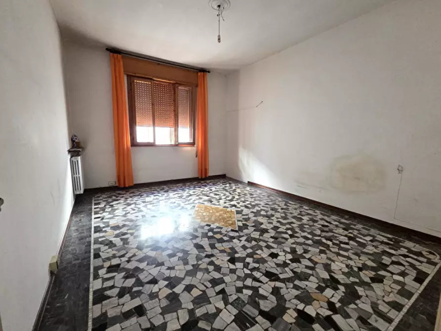 Immagine 15 di Palazzo in vendita  in Via Petrarca a Abano Terme