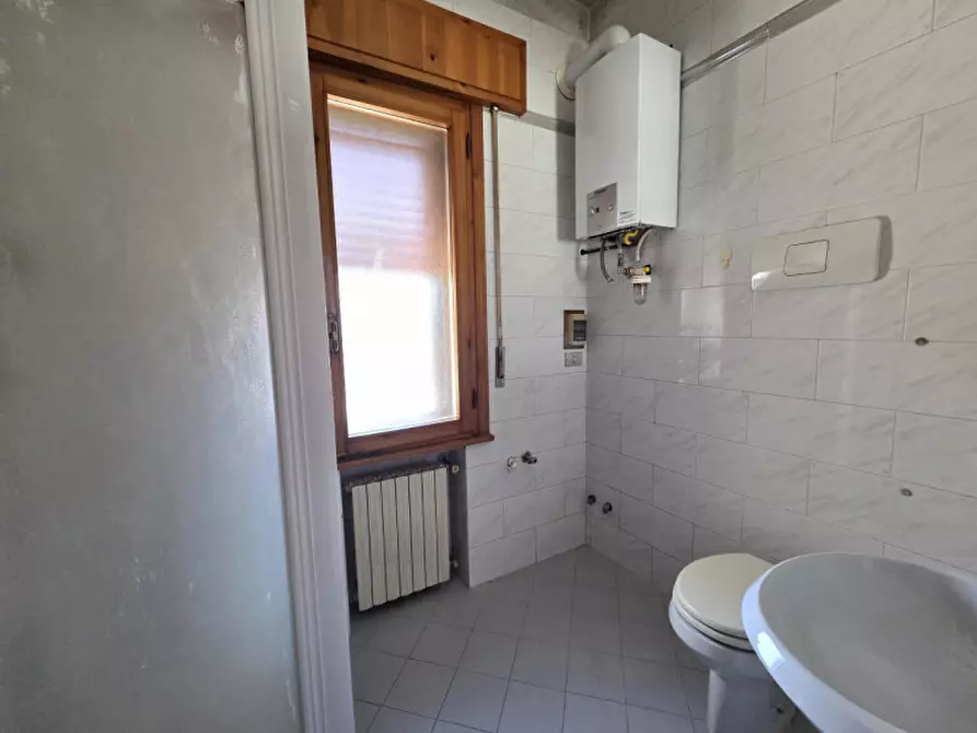 Immagine 16 di Palazzo in vendita  in Via Petrarca a Abano Terme