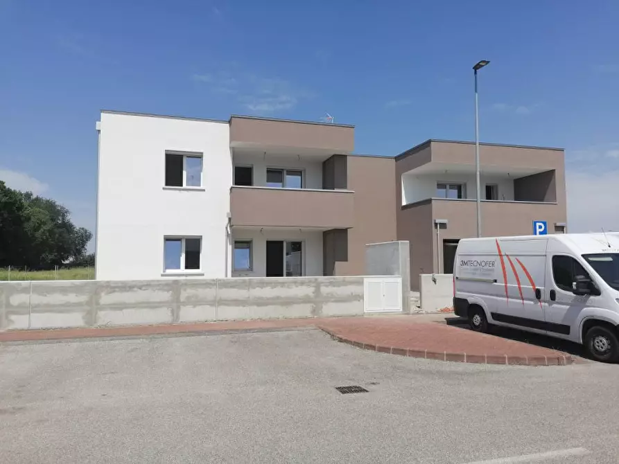 Immagine 1 di Appartamento in vendita  in Via Quattro Novembre a Eraclea