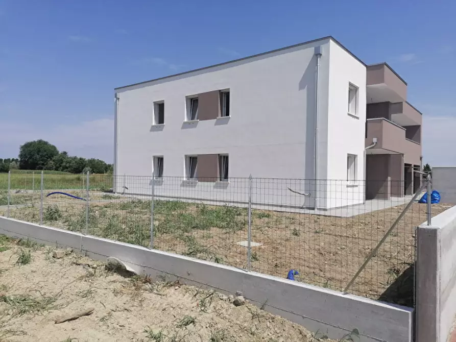 Immagine 2 di Appartamento in vendita  in Via Quattro Novembre a Eraclea