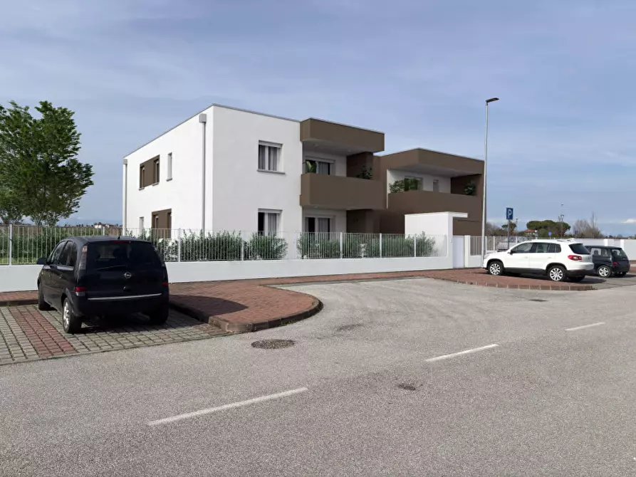 Immagine 14 di Appartamento in vendita  in Via Quattro Novembre a Eraclea