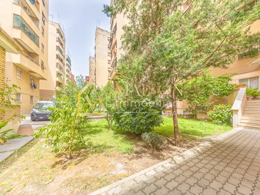 Immagine 32 di Appartamento in vendita  in Via Calpurnio Fiamma 33 a Roma