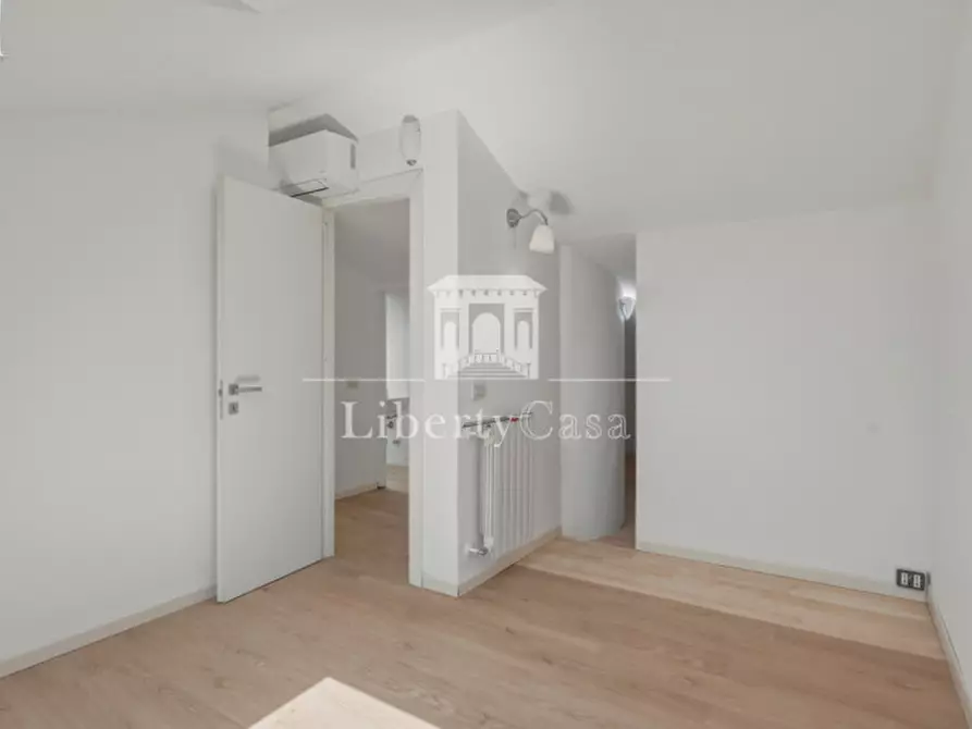 Immagine 13 di Appartamento in vendita  in Via Giorgio La Pira a San Felice Del Benaco