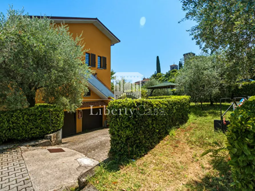Immagine 17 di Appartamento in vendita  in Via Giorgio La Pira a San Felice Del Benaco