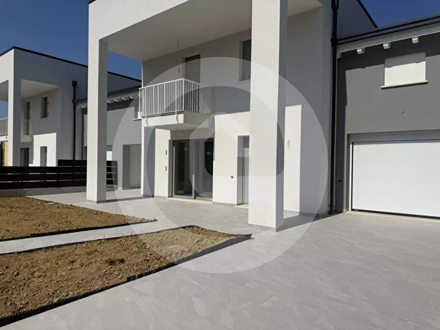 Immagine 1 di Casa trifamiliare in vendita  a Santa Giustina In Colle