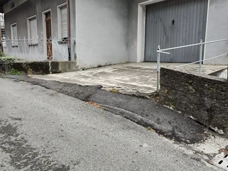Immagine 1 di Casa indipendente in vendita  in Via Carrozzabile, 9 a Loreglia