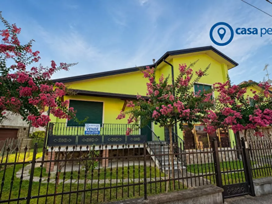 Immagine 1 di Villa in vendita  in Via Cristoforo Colombo a Polesella