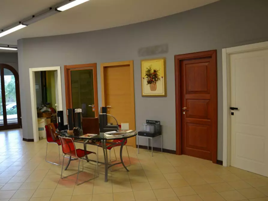 Immagine 11 di Negozio in vendita  in Via Nazionale, San Sostene CZ, Italia a San Sostene