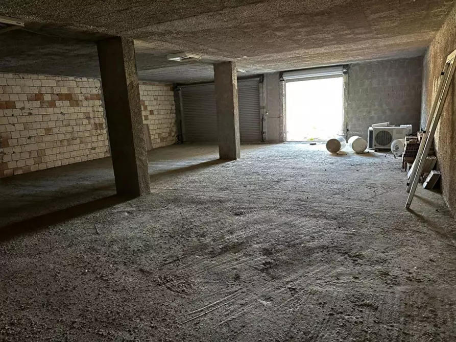 Immagine 7 di Negozio in vendita  in Via Nazionale, San Sostene CZ, Italia a San Sostene