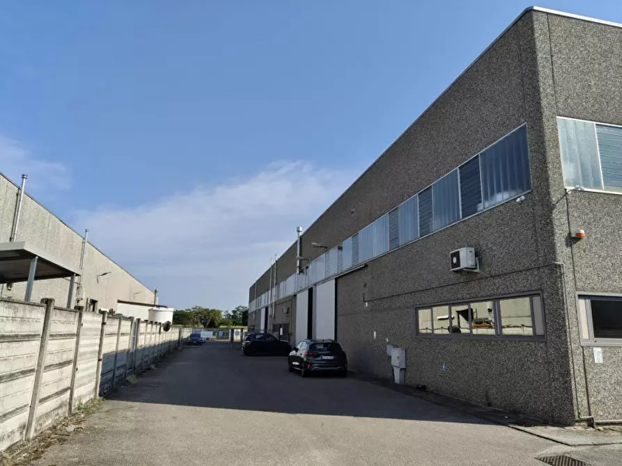 Immagine 2 di Capannone industriale in vendita  in Viale Lombardia, 10, 20081 Cassinetta di Lugagnano MI, Italia a Cassinetta Di Lugagnano