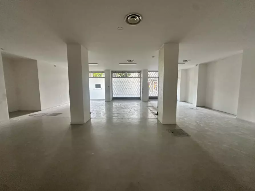 Immagine 5 di Negozio in vendita  in Via San Pio X a Venezia