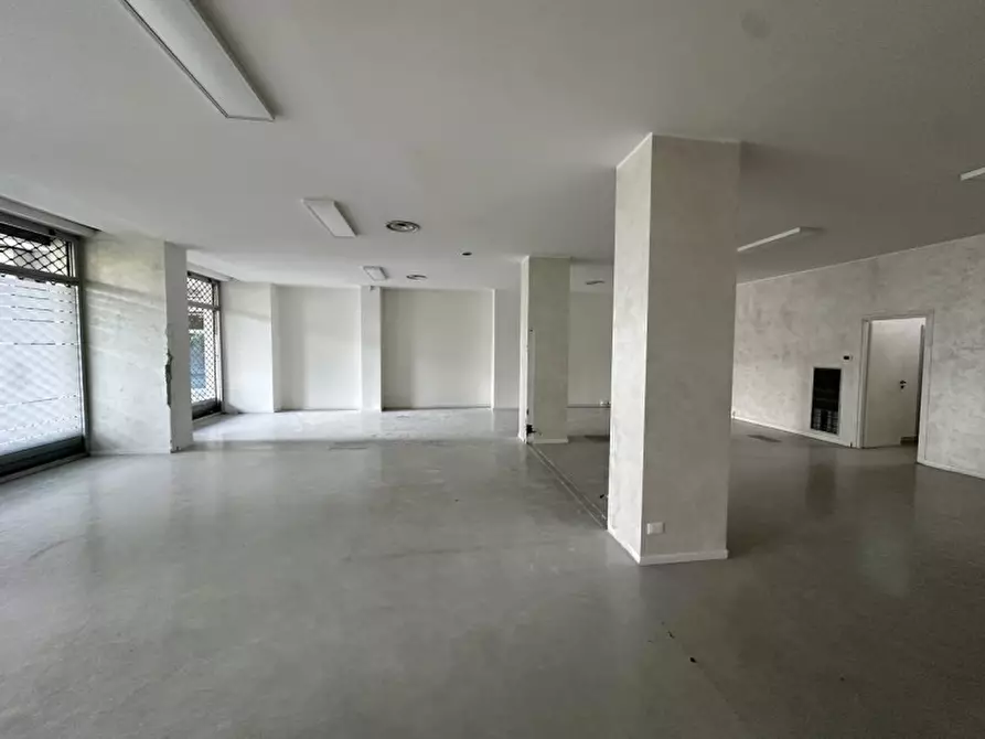 Immagine 7 di Negozio in vendita  in Via San Pio X a Venezia