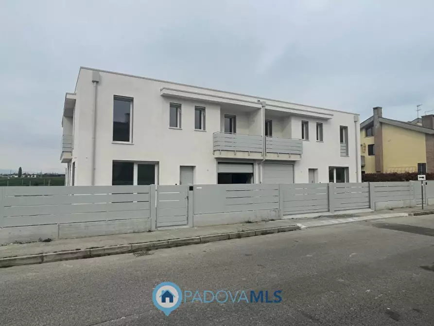 Immagine 1 di Casa quadrifamiliare in vendita  in Via Vangadizza, 46 a Rubano