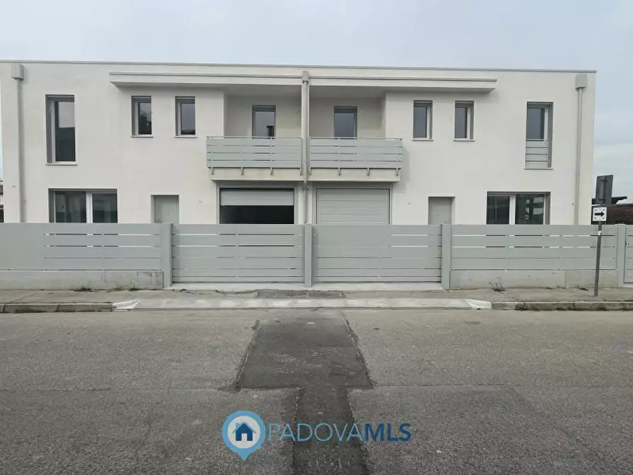 Immagine 2 di Casa quadrifamiliare in vendita  in Via Vangadizza, 46 a Rubano