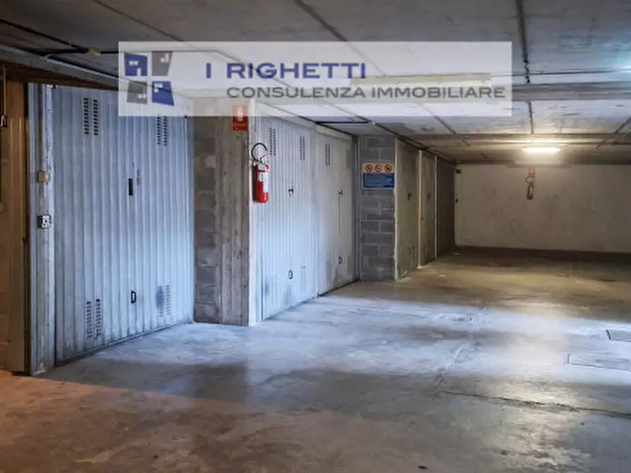 Immagine 1 di Garage in vendita  in Via Luigi Galvani a Verona
