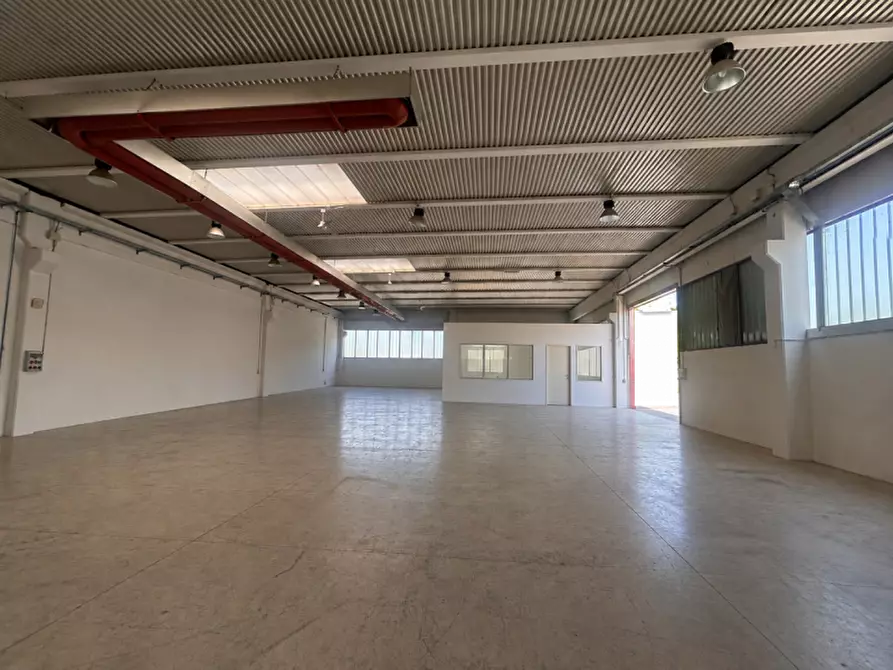 Immagine 2 di Capannone industriale in affitto  in VIA LAGO DI ALBANO a Schio