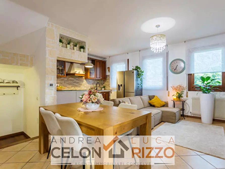 Immagine 1 di Casa quadrifamiliare in vendita  in VIA G. GARIBALDI a Bagnoli Di Sopra