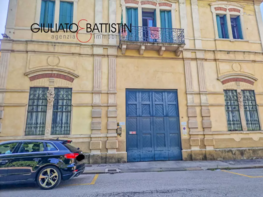 Immagine 1 di Posto auto in vendita  in Contra' Cantarane a Vicenza