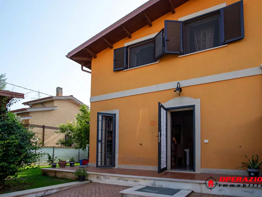 Immagine 1 di Casa quadrifamiliare in vendita  in Via Giovanni Paolo II a Anguillara Sabazia