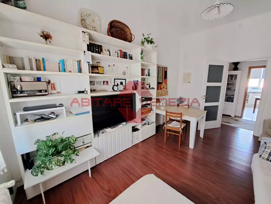 Immagine 2 di Appartamento in vendita  in Via Cristoforo Colombo 1 lido a Venezia