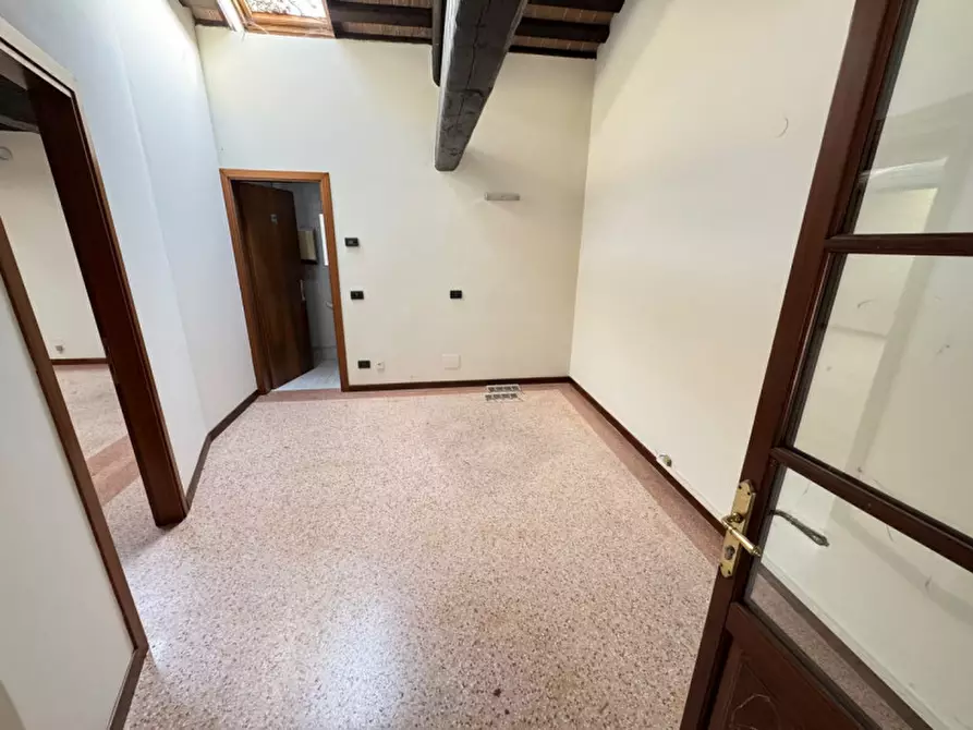 Immagine 2 di Negozio in affitto  in Borgo Trento Trieste a Camposampiero