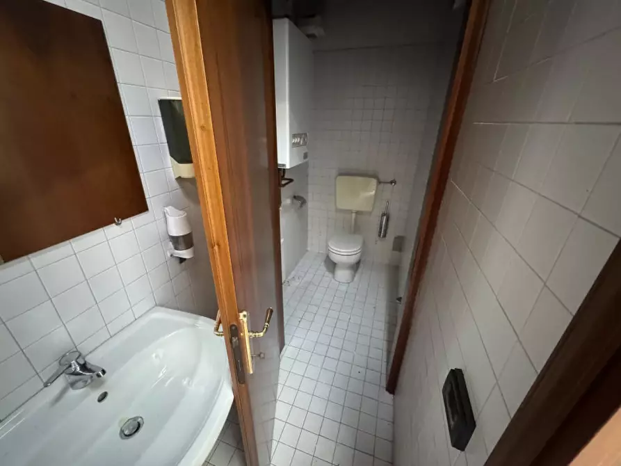 Immagine 6 di Negozio in affitto  in Borgo Trento Trieste a Camposampiero