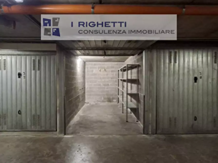 Immagine 1 di Garage in vendita  in Via Luigi Galvani a Verona