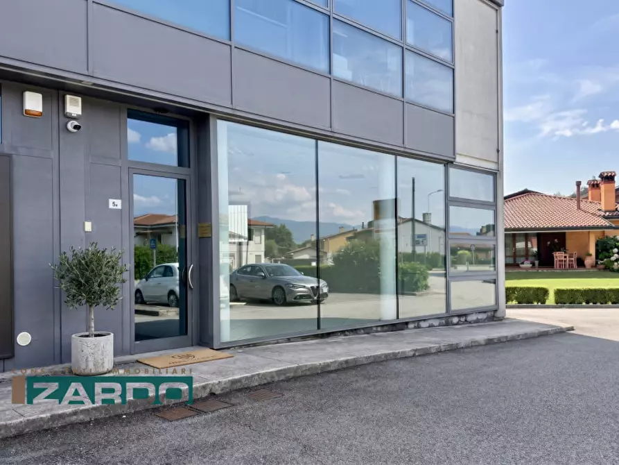 Immagine 1 di Negozio in affitto  a Castello Di Godego