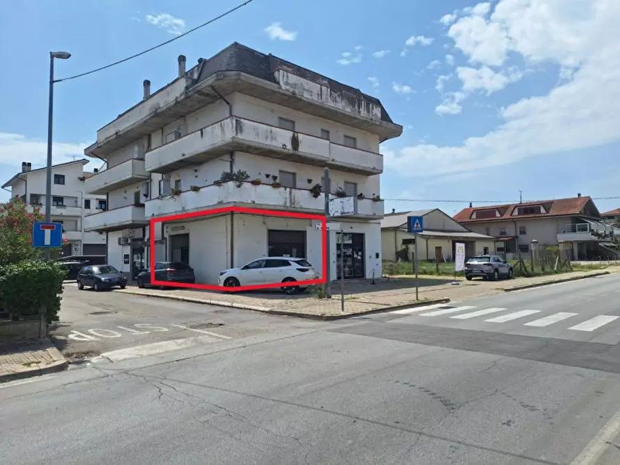 Immagine 1 di Negozio in vendita  in Via A. Moro, 28, 65024 Manoppello Scalo PE, Italia a Manoppello