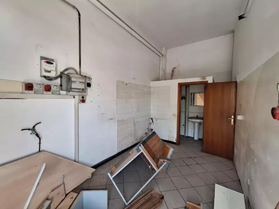 Immagine 5 di Negozio in vendita  in Via A. Moro, 28, 65024 Manoppello Scalo PE, Italia a Manoppello
