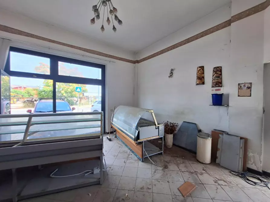 Immagine 6 di Negozio in vendita  in Via A. Moro, 28, 65024 Manoppello Scalo PE, Italia a Manoppello