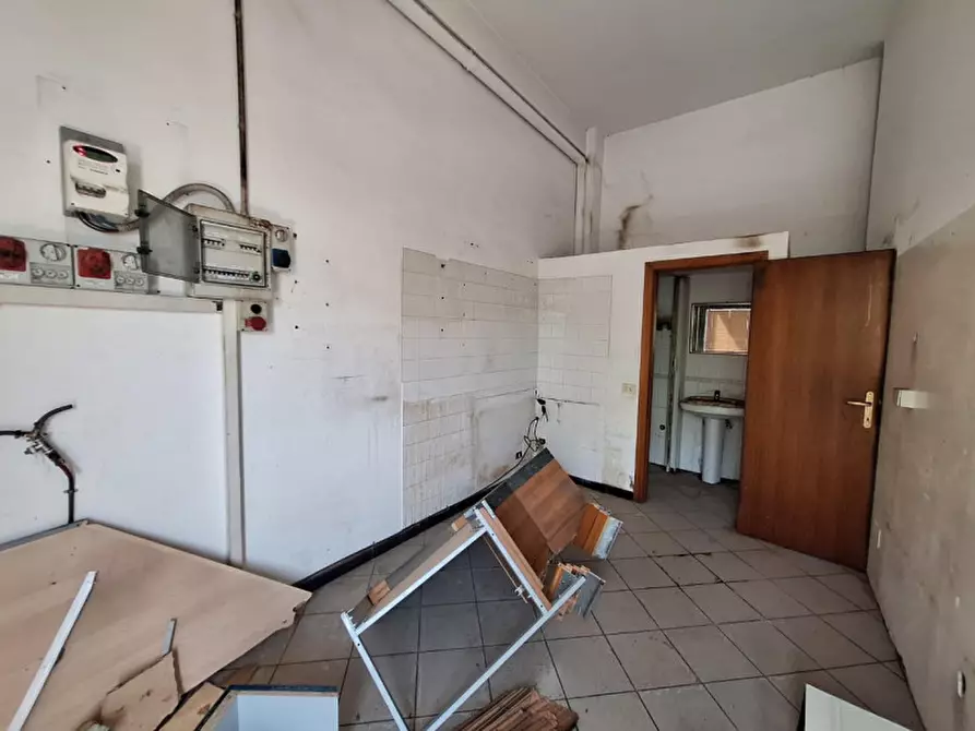Immagine 8 di Negozio in vendita  in Via A. Moro, 28, 65024 Manoppello Scalo PE, Italia a Manoppello