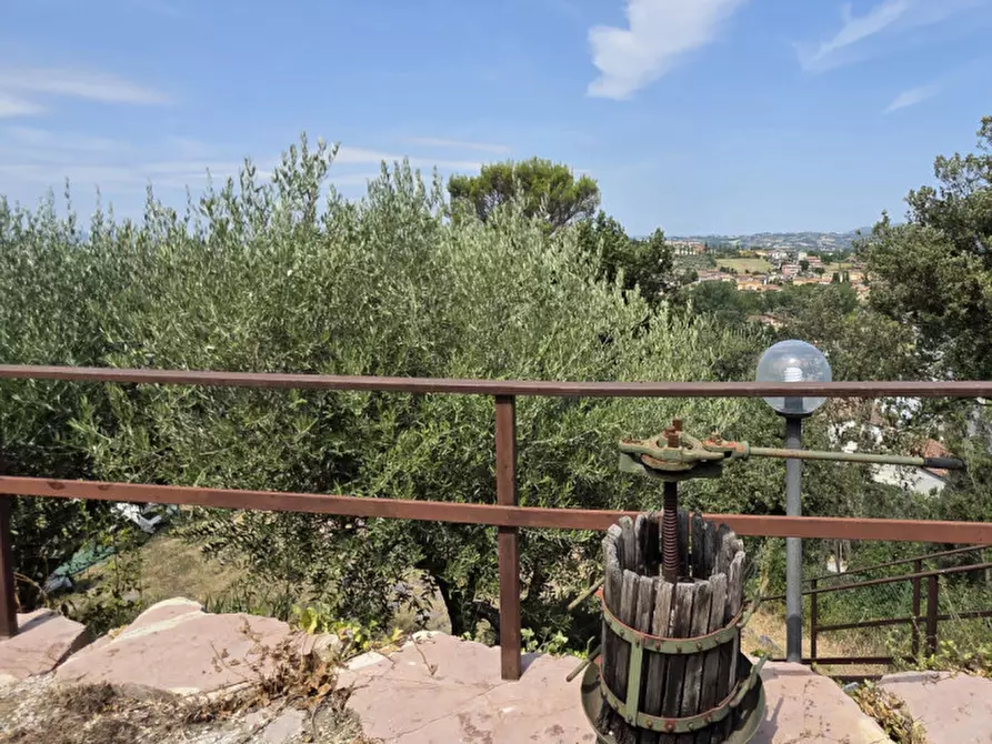 Immagine 4 di Rustico / casale in vendita  a Torgiano