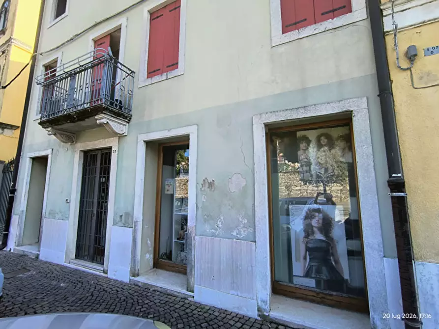 Immagine 2 di Negozio in affitto  a Lonigo