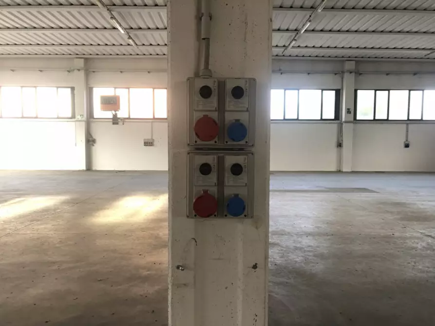 Immagine 9 di Capannone industriale in vendita  in Via Giuseppe Mazzini a Gambellara