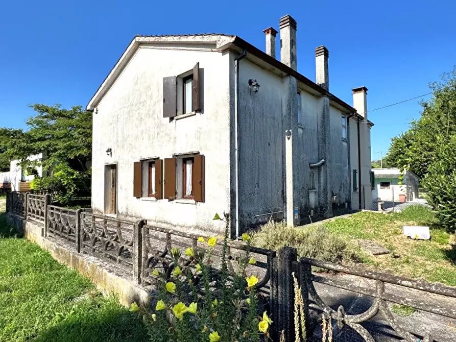 Immagine 2 di Casa bifamiliare in vendita  in Via Bosco 1° Tronco 483 a Borgo Veneto