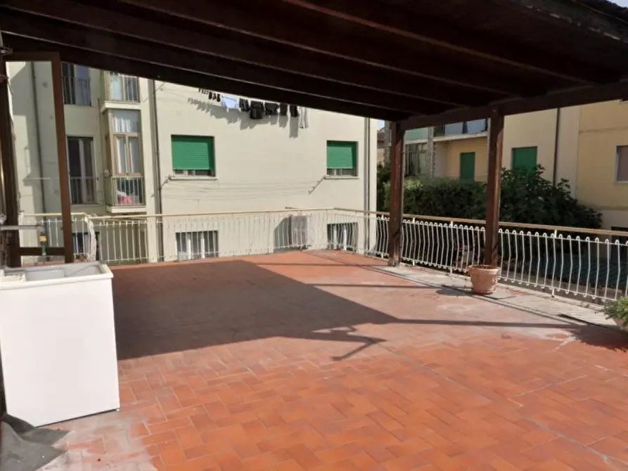 Immagine 14 di Appartamento in vendita  in Viale Europa a Terranuova Bracciolini